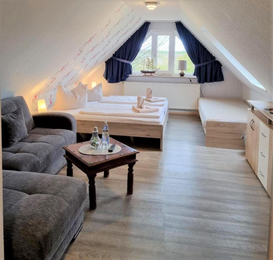 Hotel Up Diek Carolinensiel Buitenkant foto
