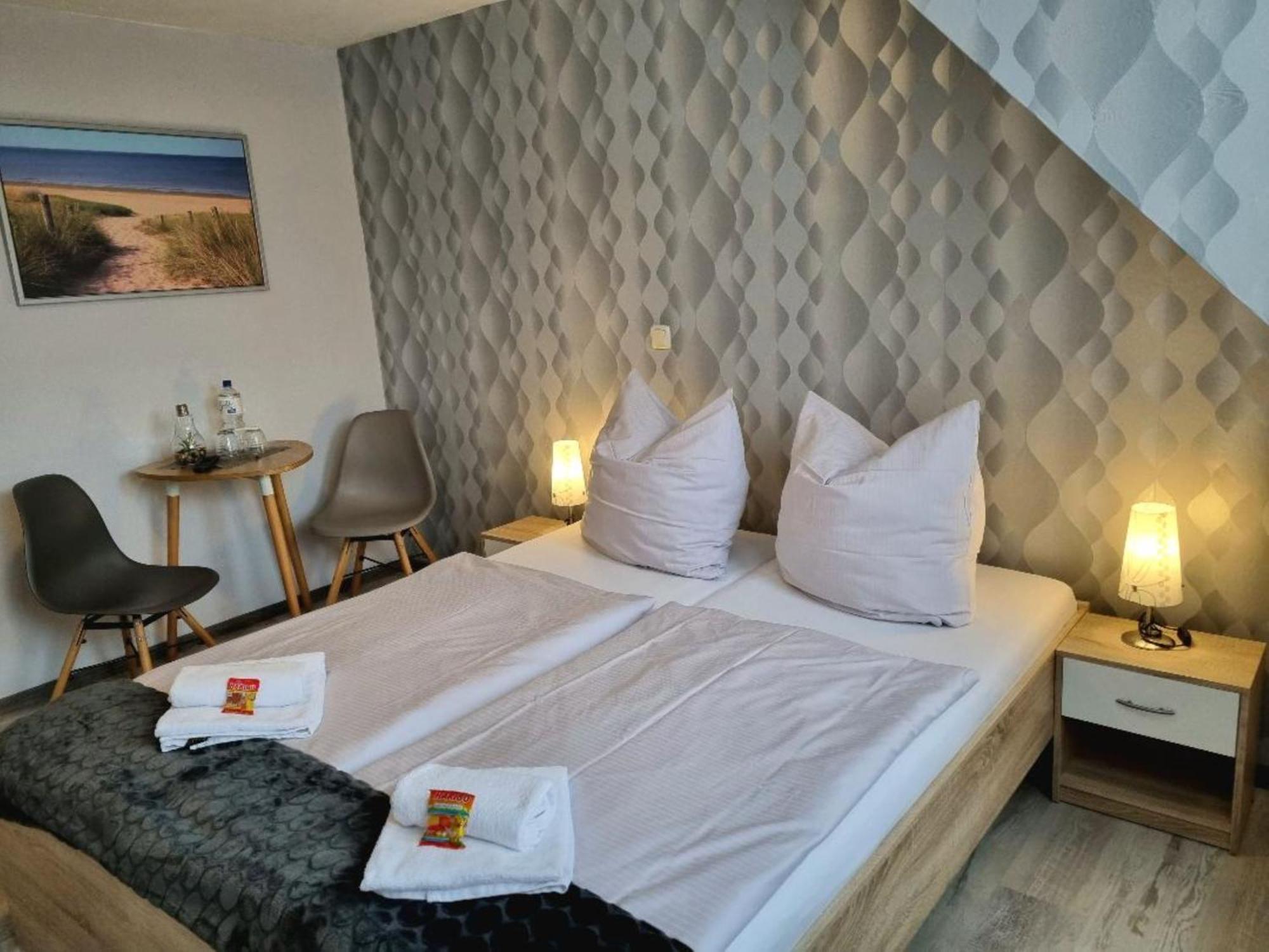Hotel Up Diek Carolinensiel Buitenkant foto