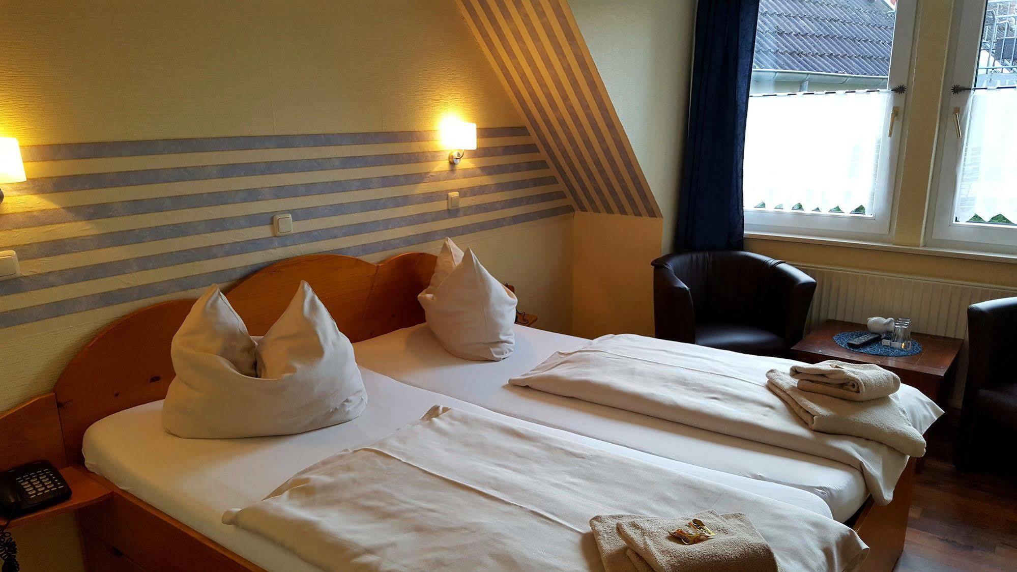 Hotel Up Diek Carolinensiel Buitenkant foto